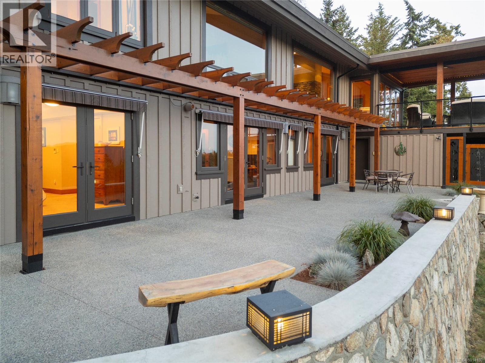 8100 Woodwyn Terr, Central Saanich