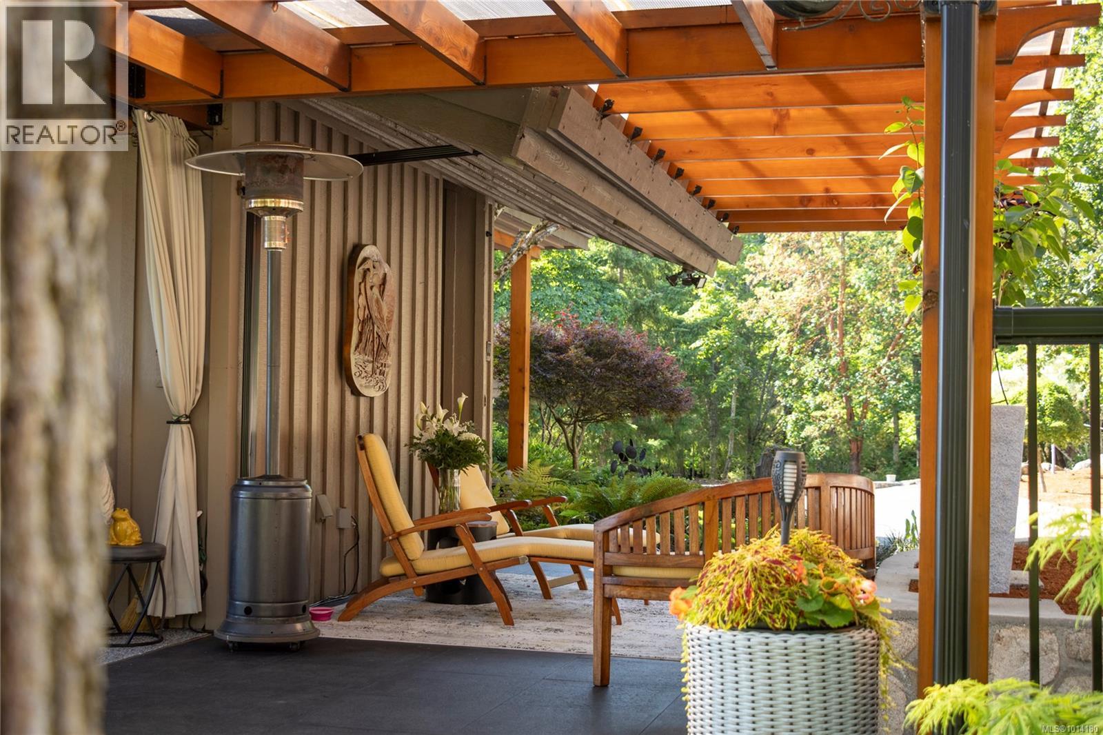 8100 Woodwyn Terr, Central Saanich