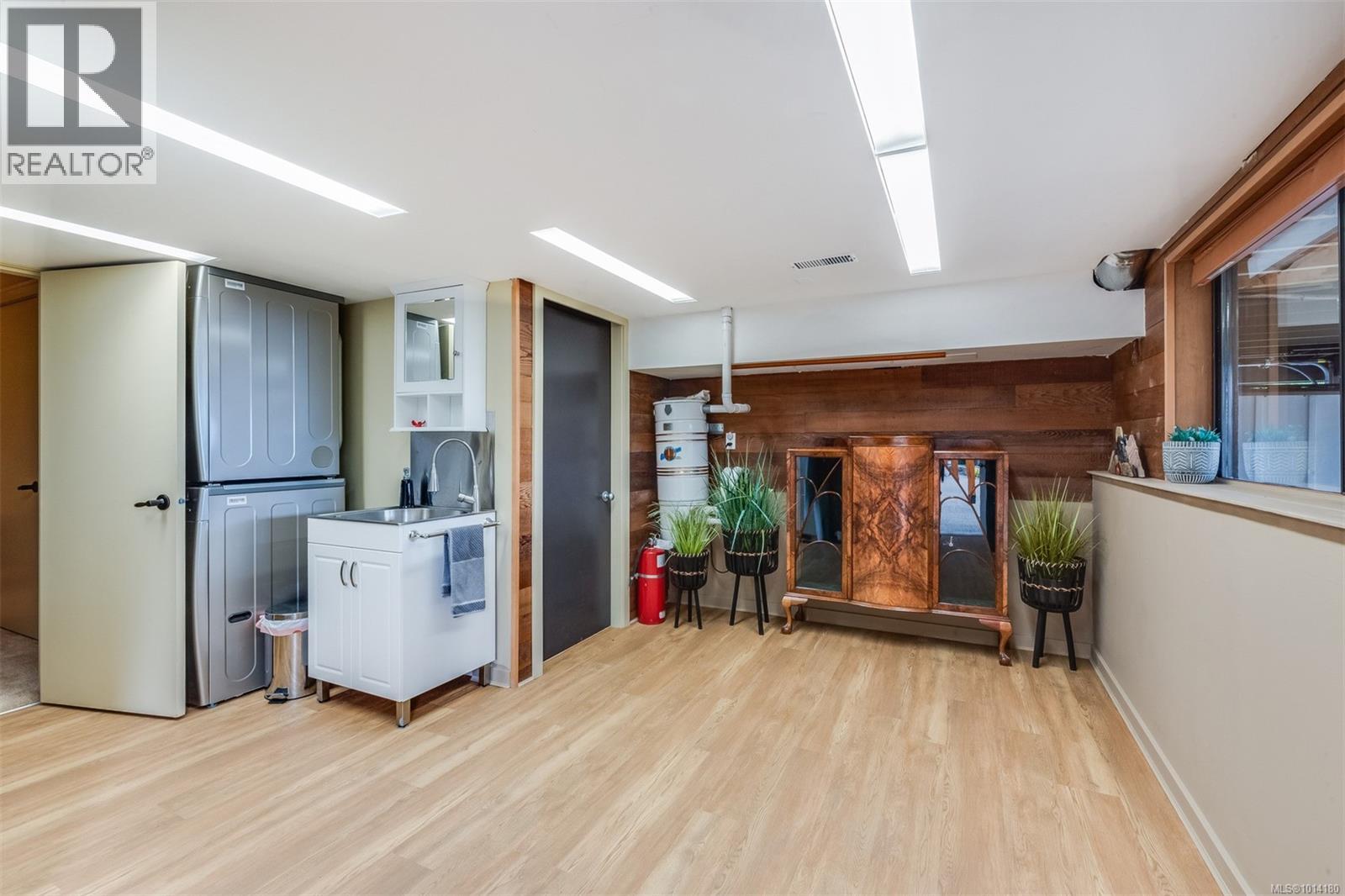 8100 Woodwyn Terr, Central Saanich