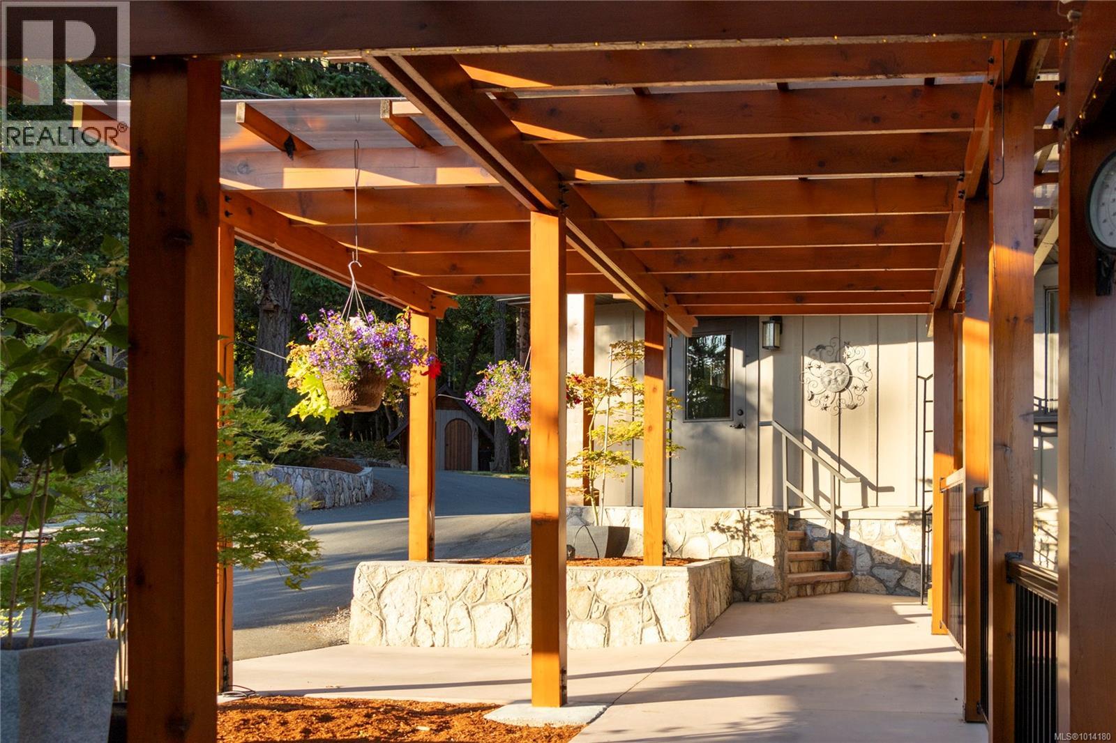 8100 Woodwyn Terr, Central Saanich