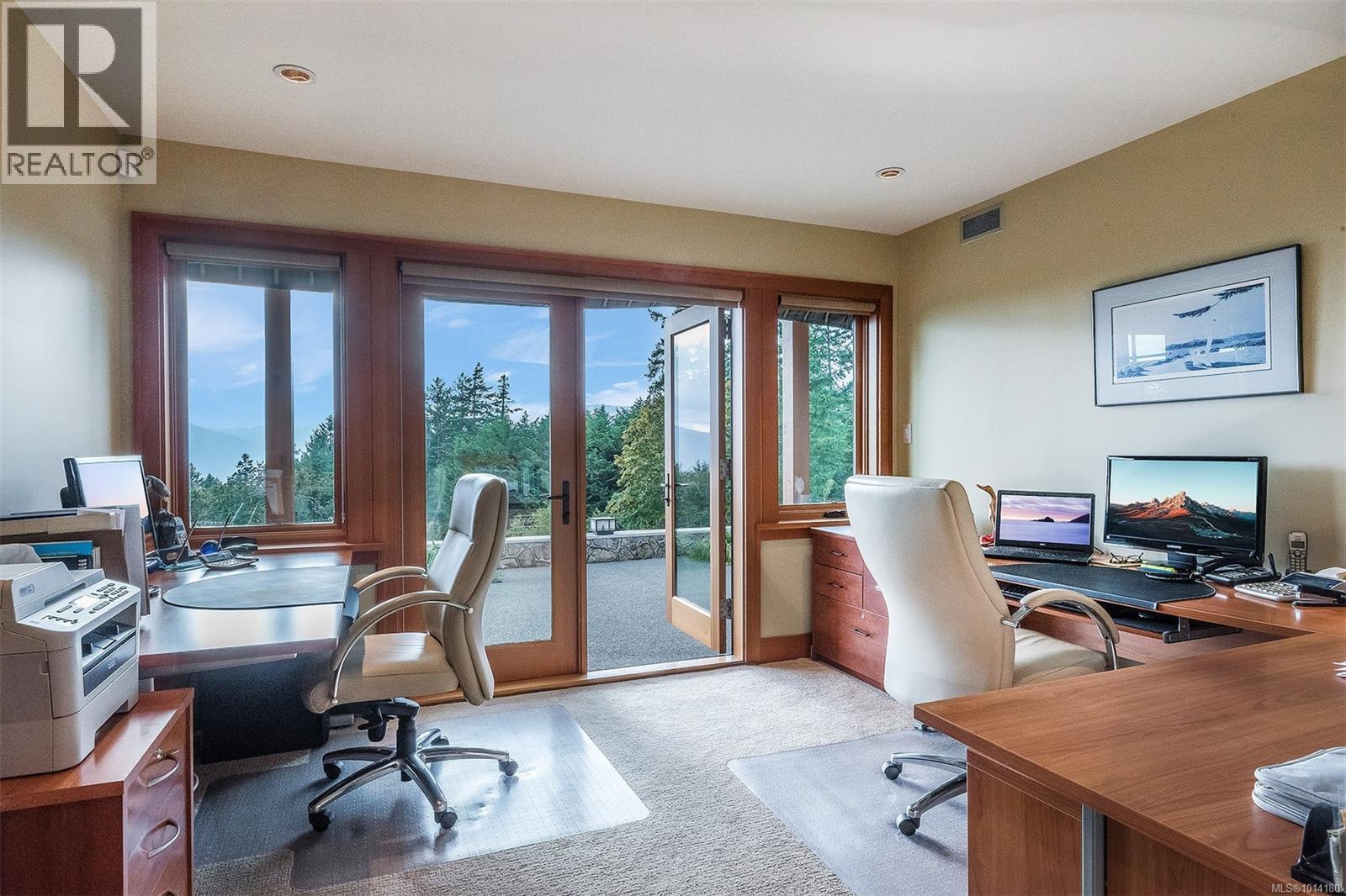 8100 Woodwyn Terr, Central Saanich