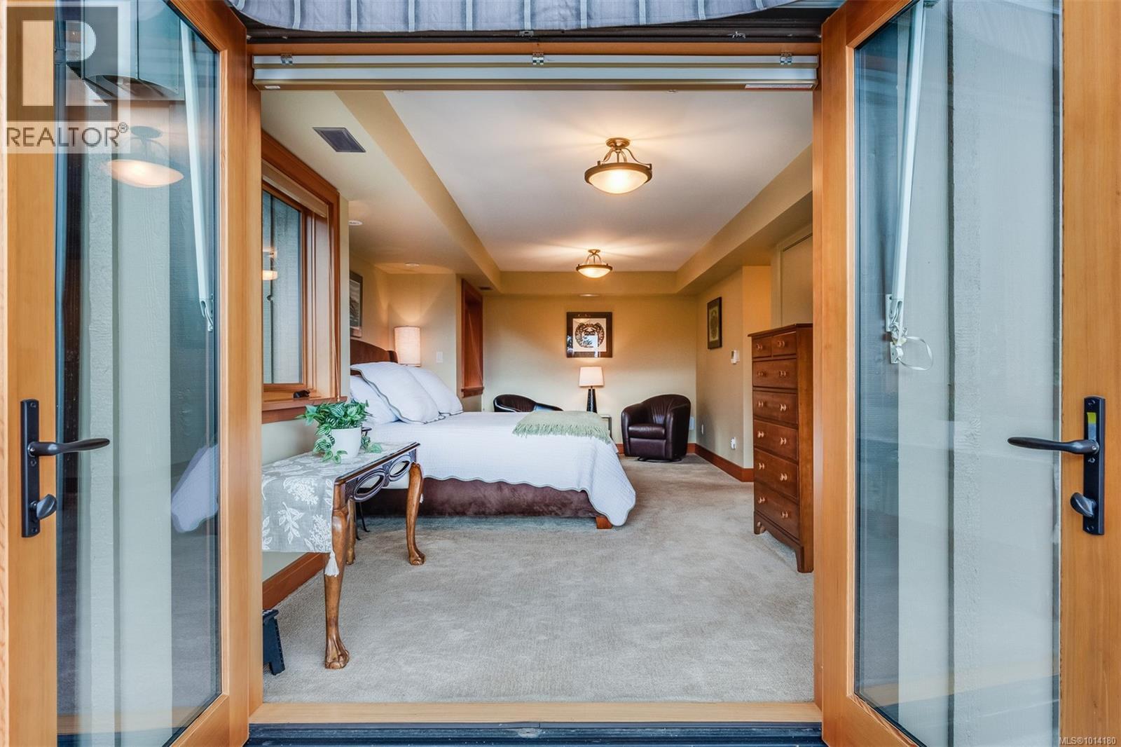 8100 Woodwyn Terr, Central Saanich