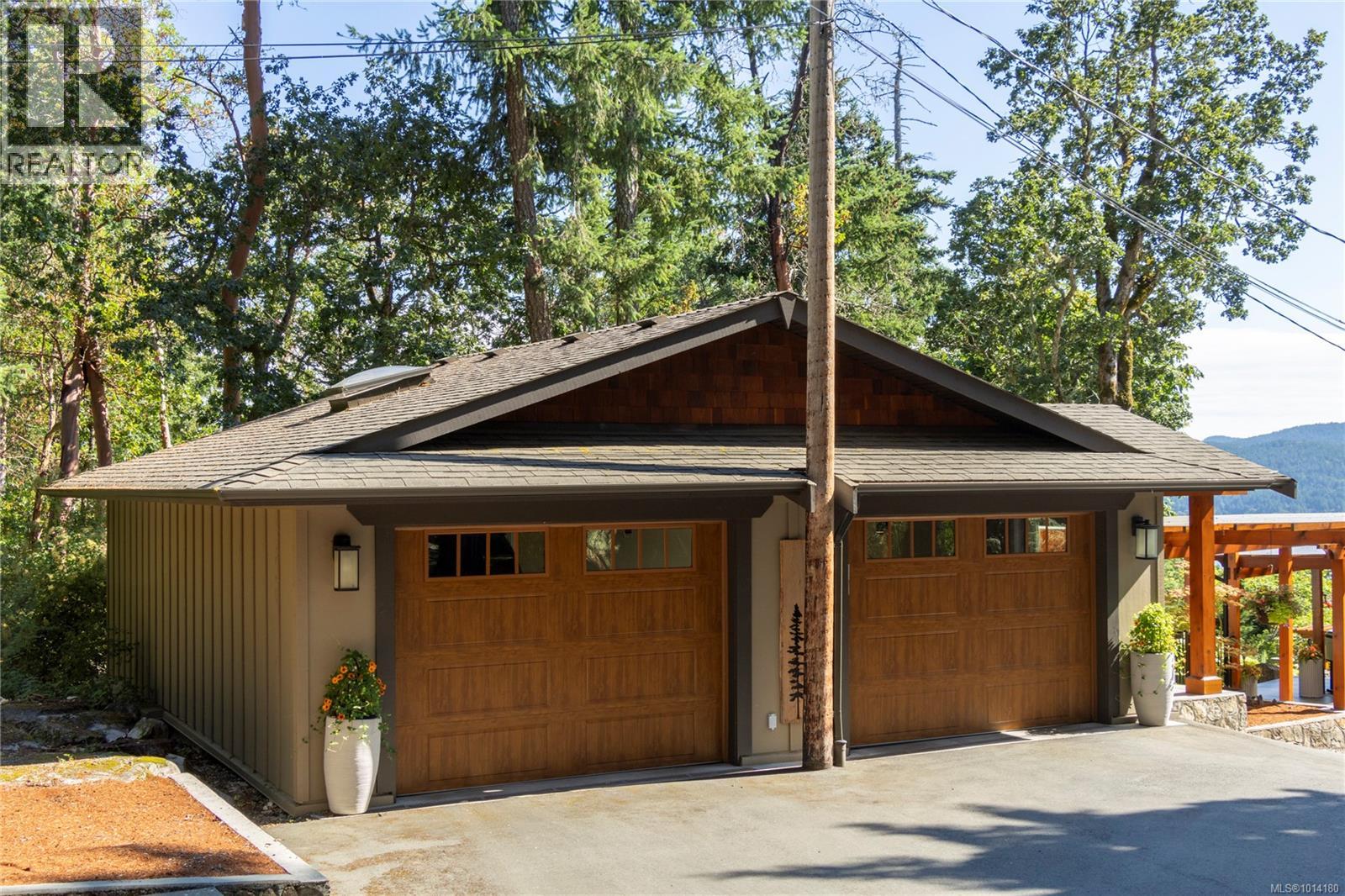 8100 Woodwyn Terr, Central Saanich