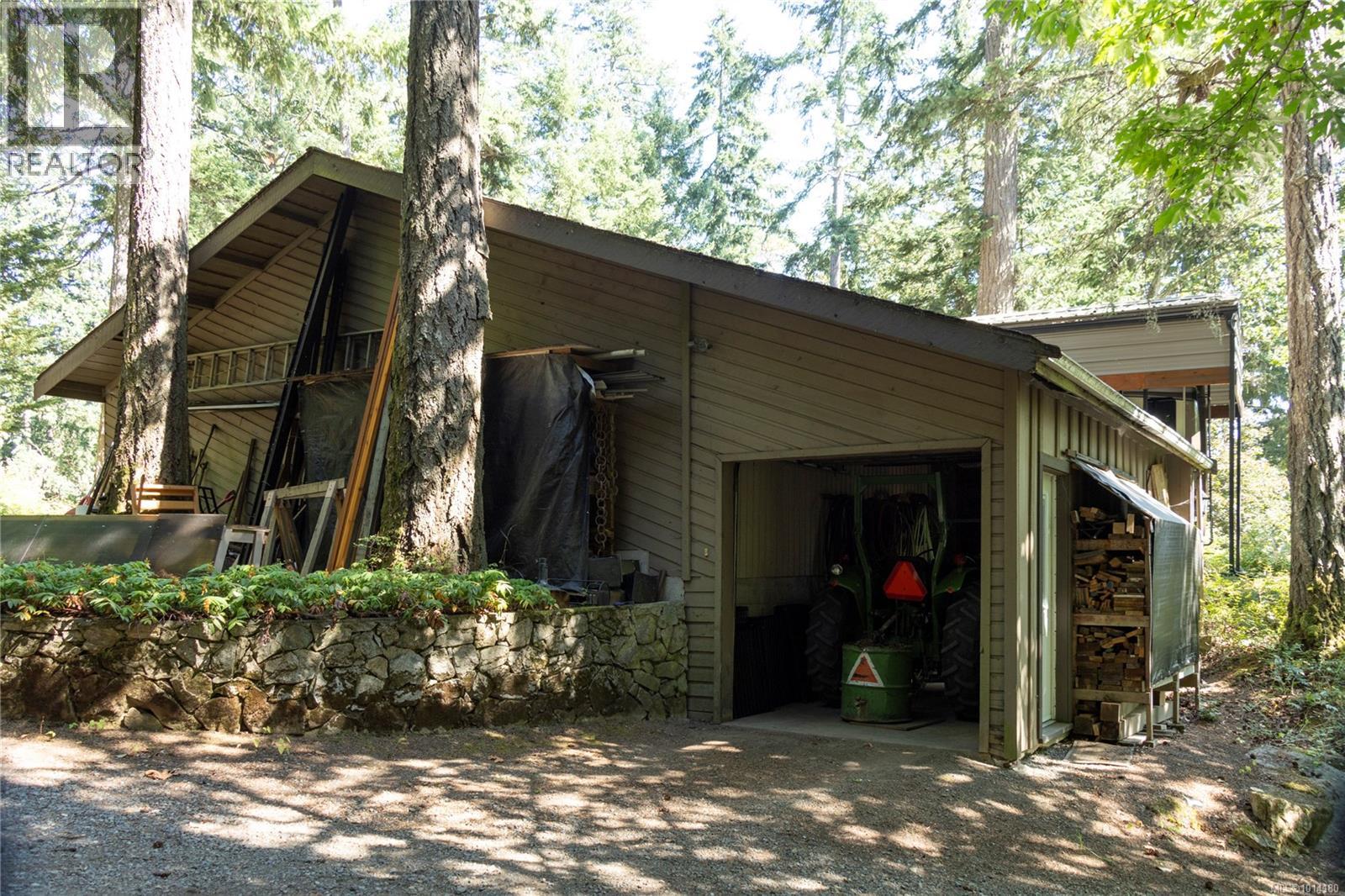 8100 Woodwyn Terr, Central Saanich