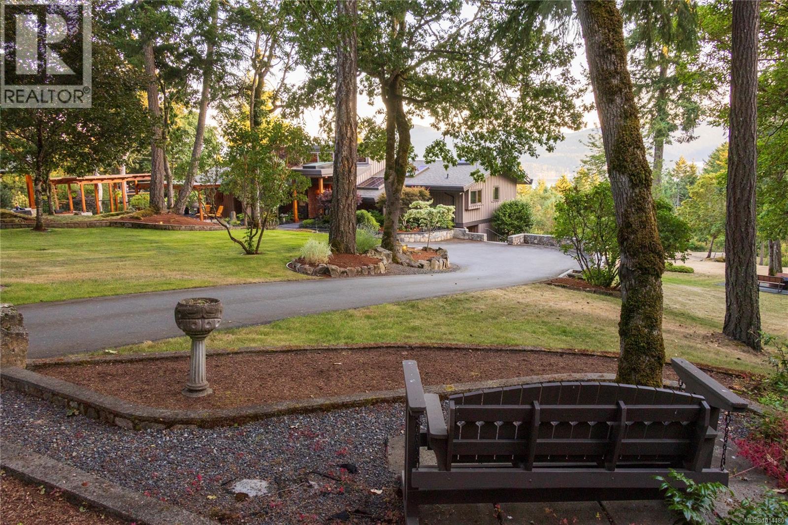 8100 Woodwyn Terr, Central Saanich