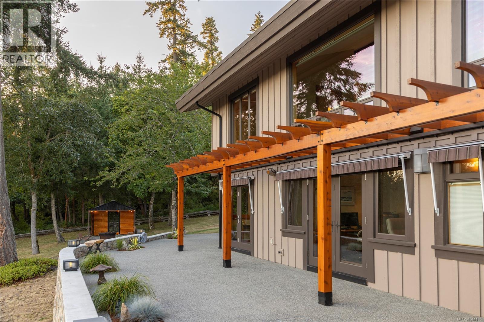 8100 Woodwyn Terr, Central Saanich