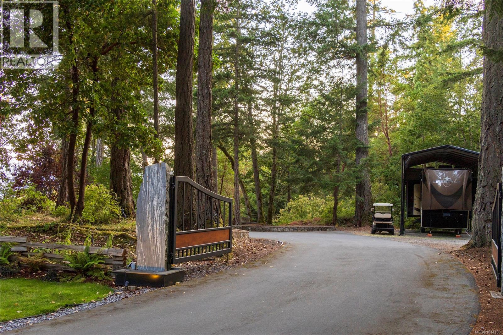 8100 Woodwyn Terr, Central Saanich