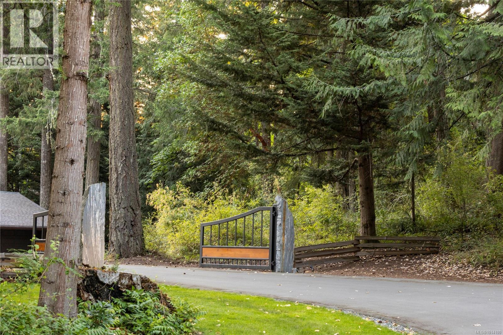 8100 Woodwyn Terr, Central Saanich