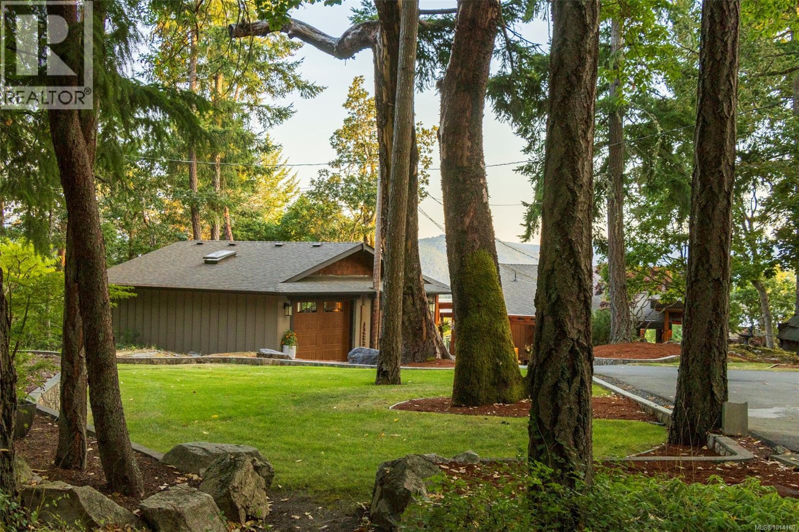 8100 Woodwyn Terr, Central Saanich