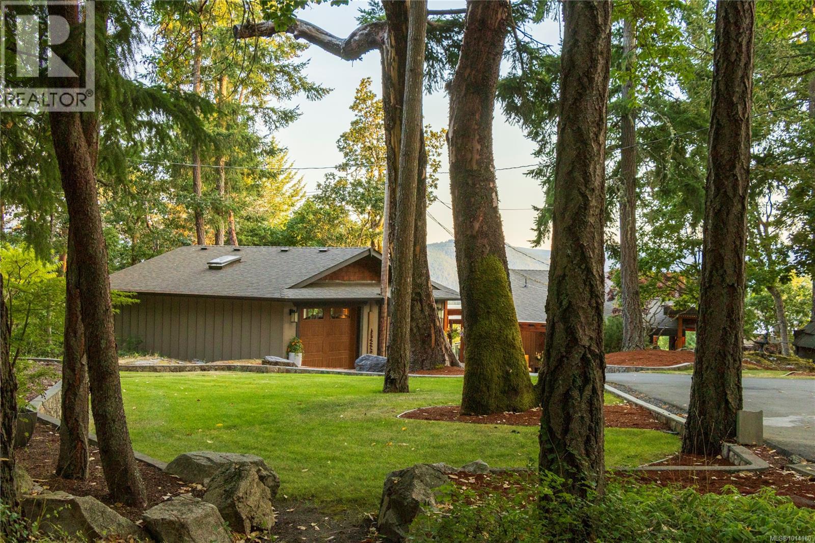 8100 Woodwyn Terr, Central Saanich