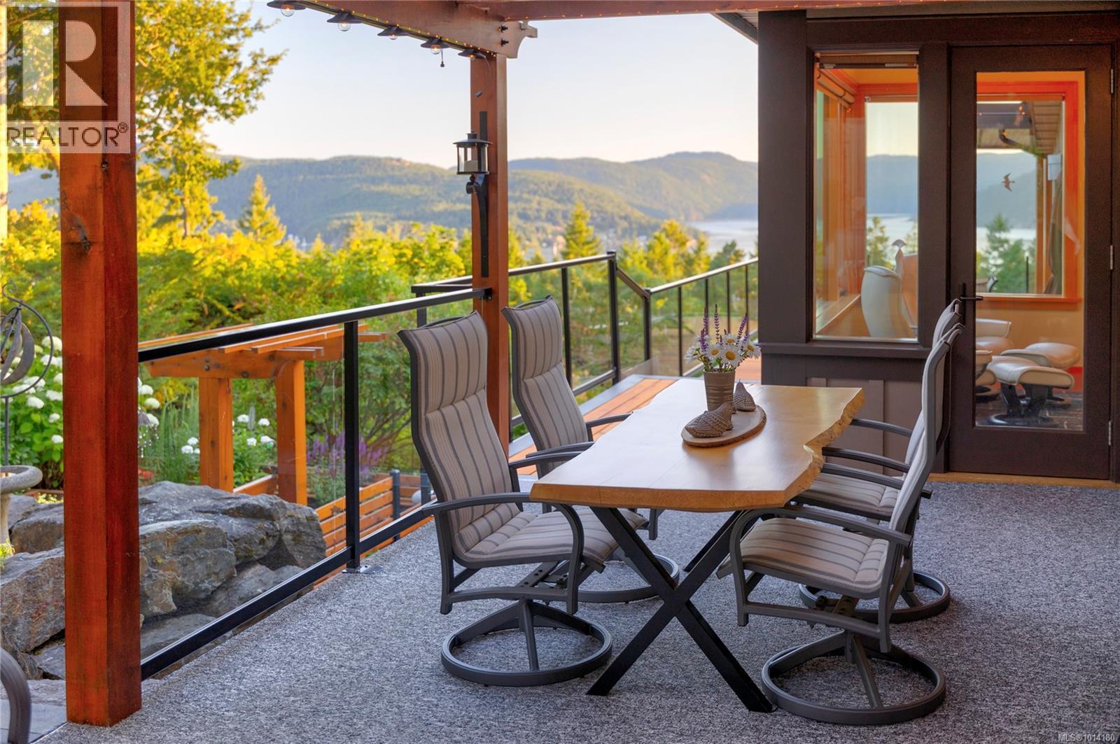 8100 Woodwyn Terr, Central Saanich