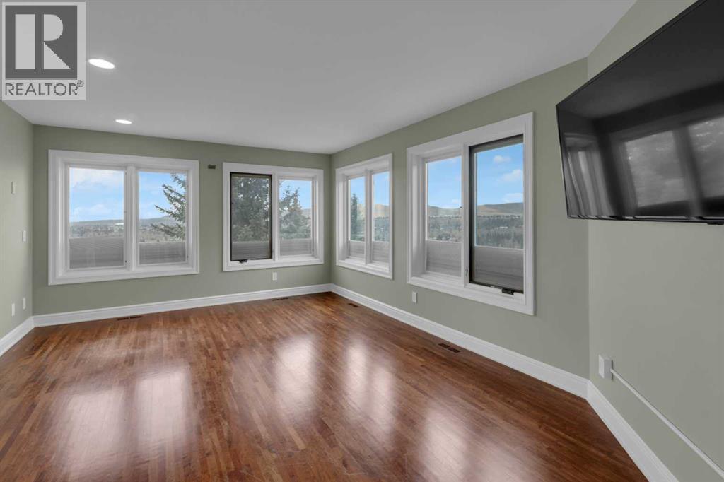 Single Family House for Sale in  Scimitar View NW Scenic Acres Calgary 