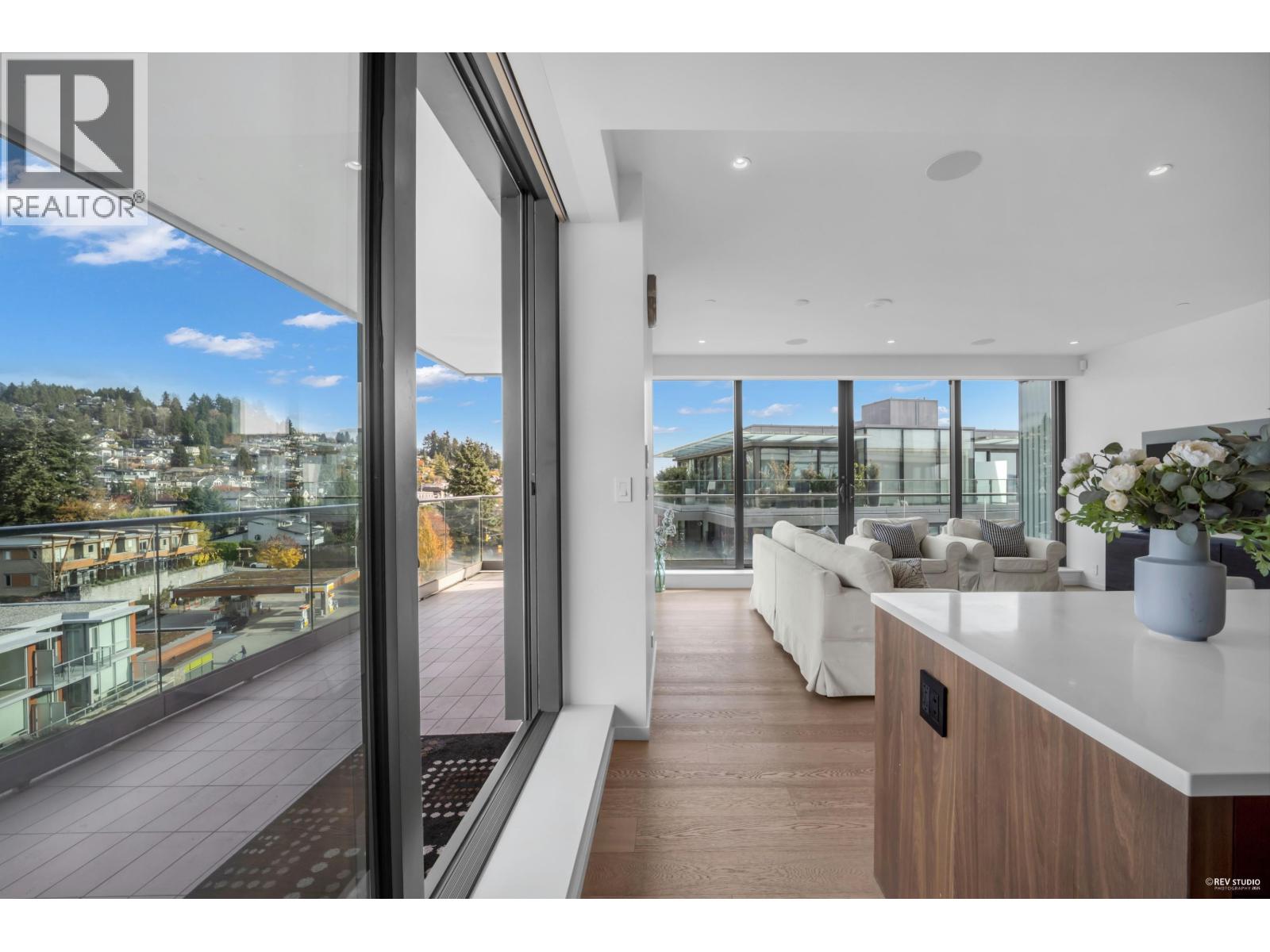 601 1355 BELLEVUE AVENUE, West Vancouver