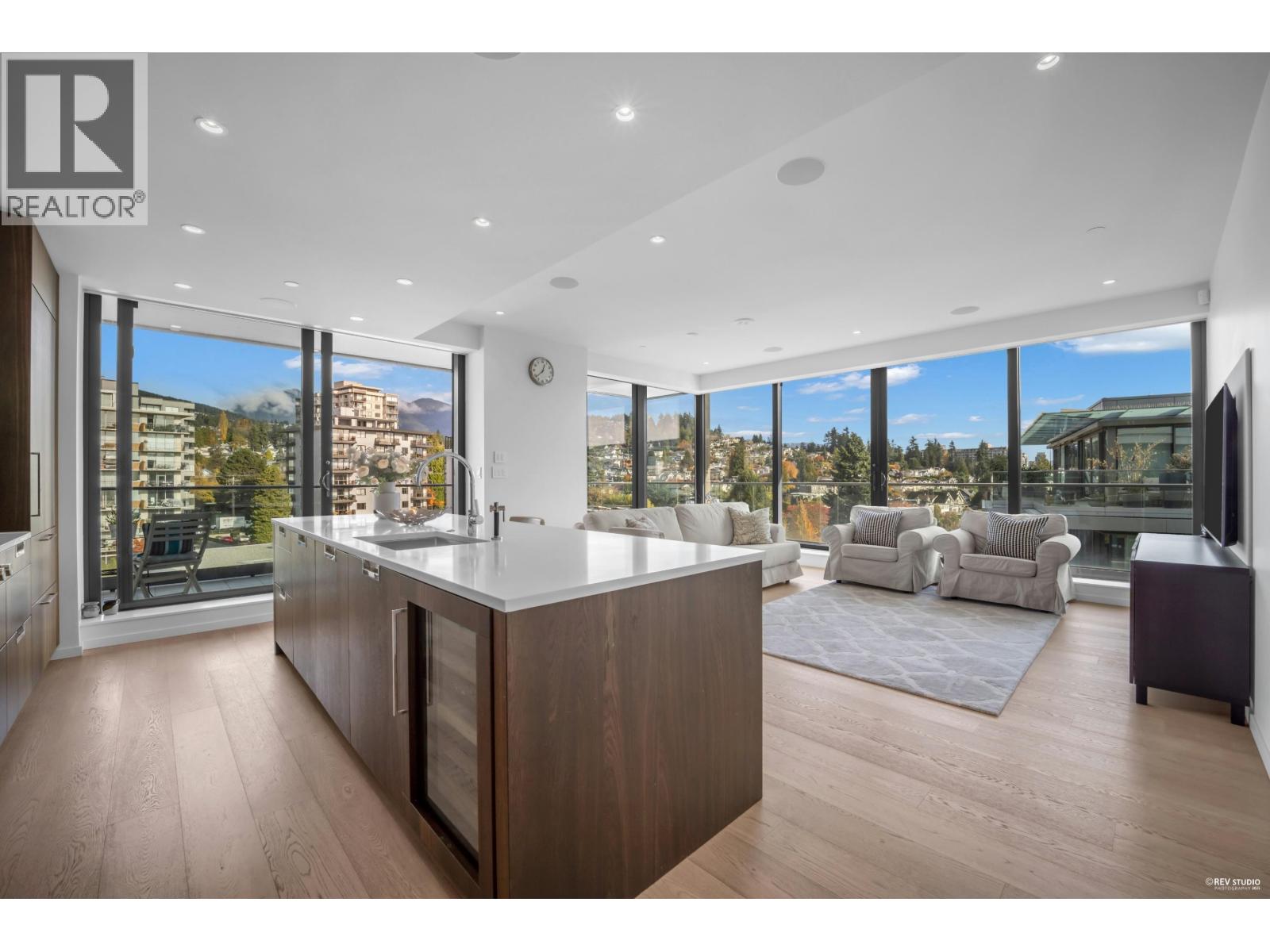 601 1355 BELLEVUE AVENUE, West Vancouver