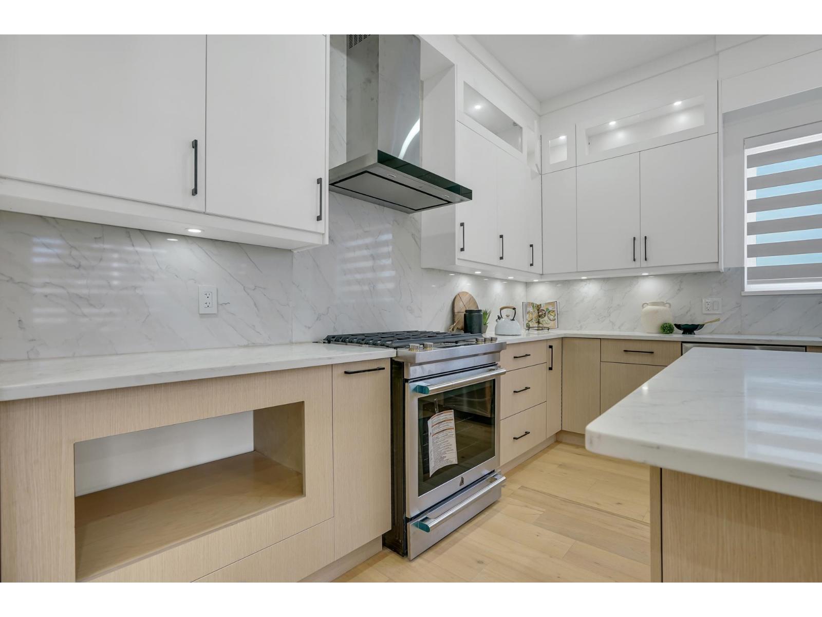 15919 RUSSELL AVENUE, White Rock