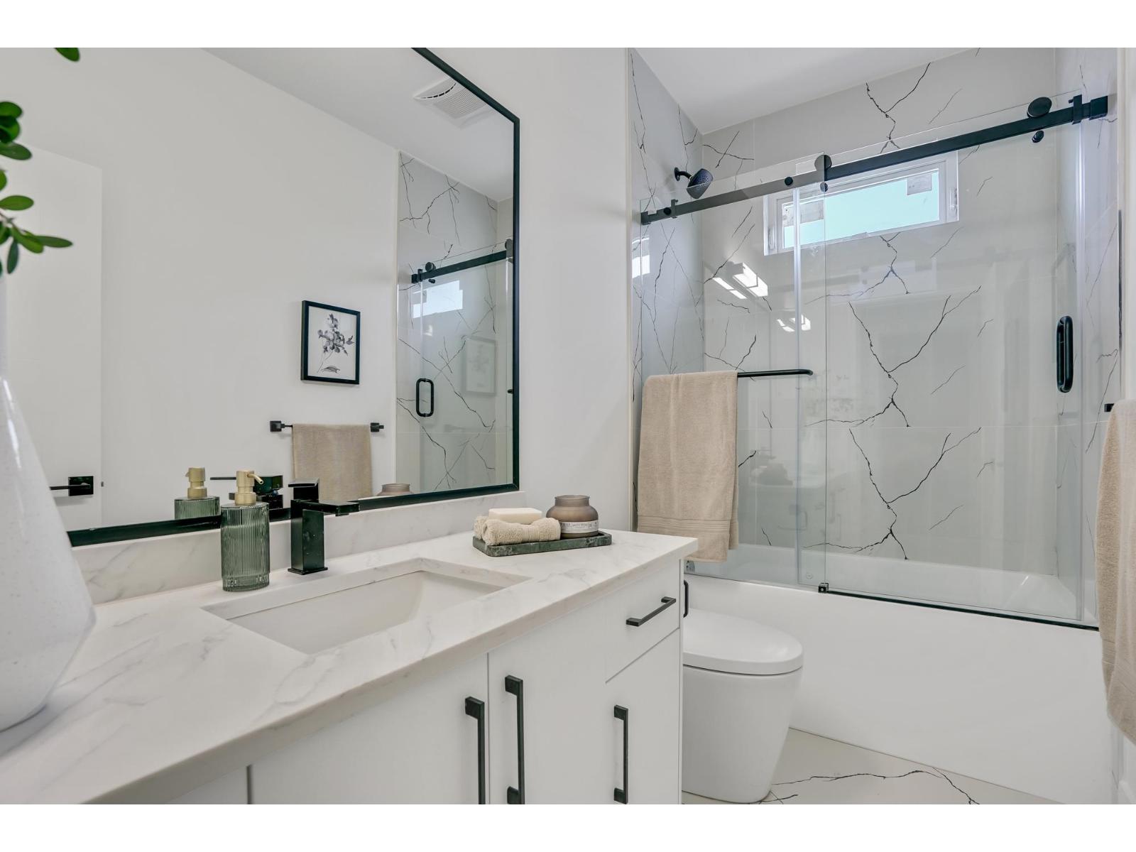 15919 RUSSELL AVENUE, White Rock