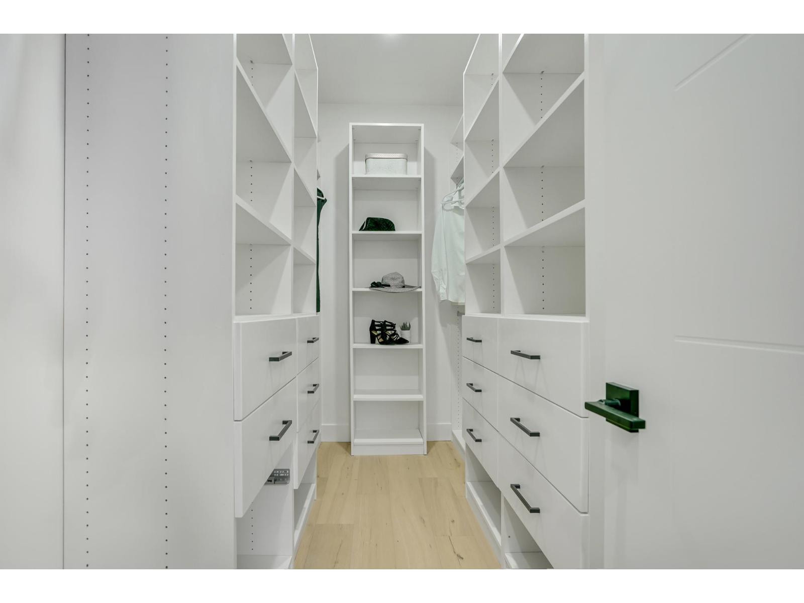 15919 RUSSELL AVENUE, White Rock