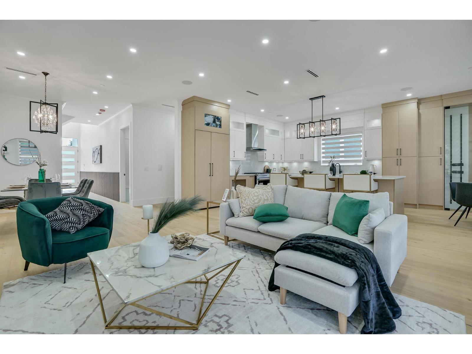 15919 RUSSELL AVENUE, White Rock