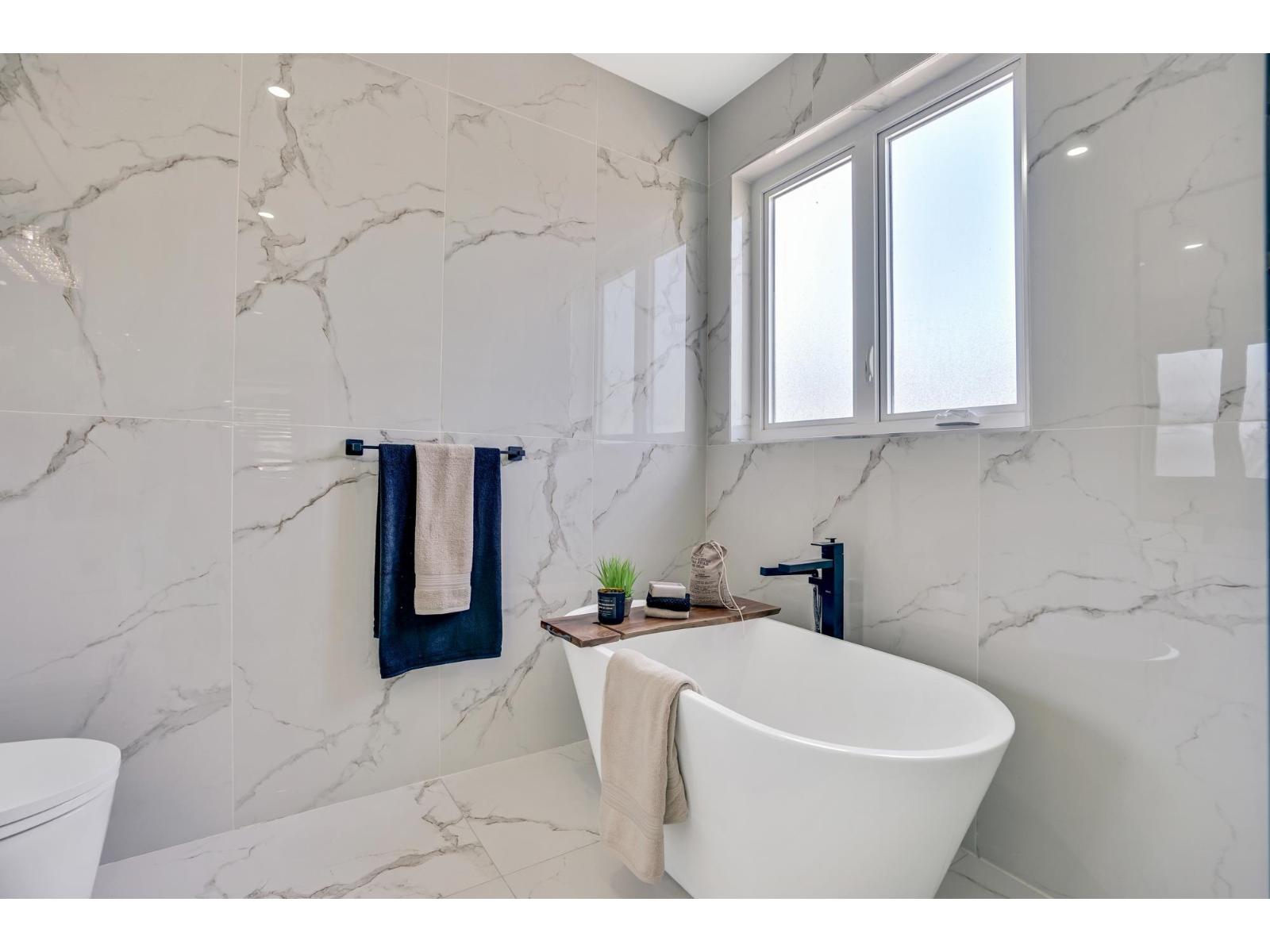 15919 RUSSELL AVENUE, White Rock