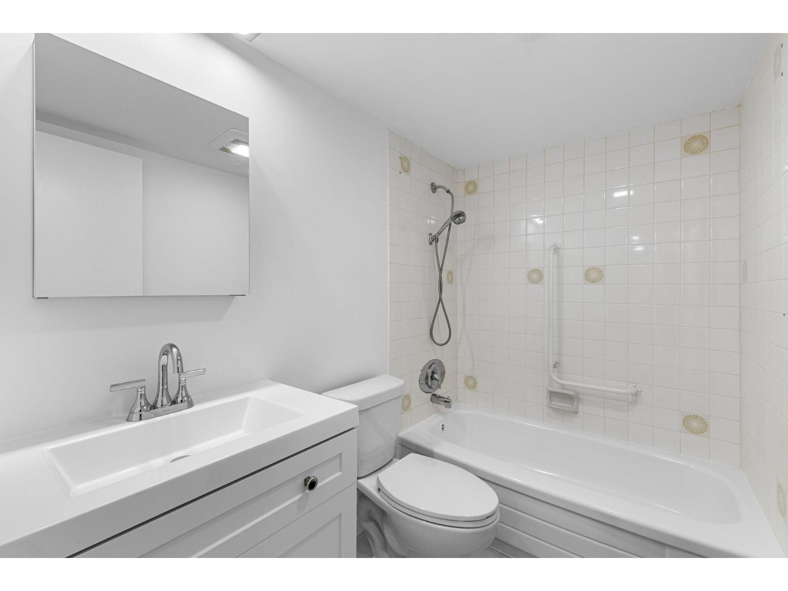 304 1360 MARTIN STREET, White Rock