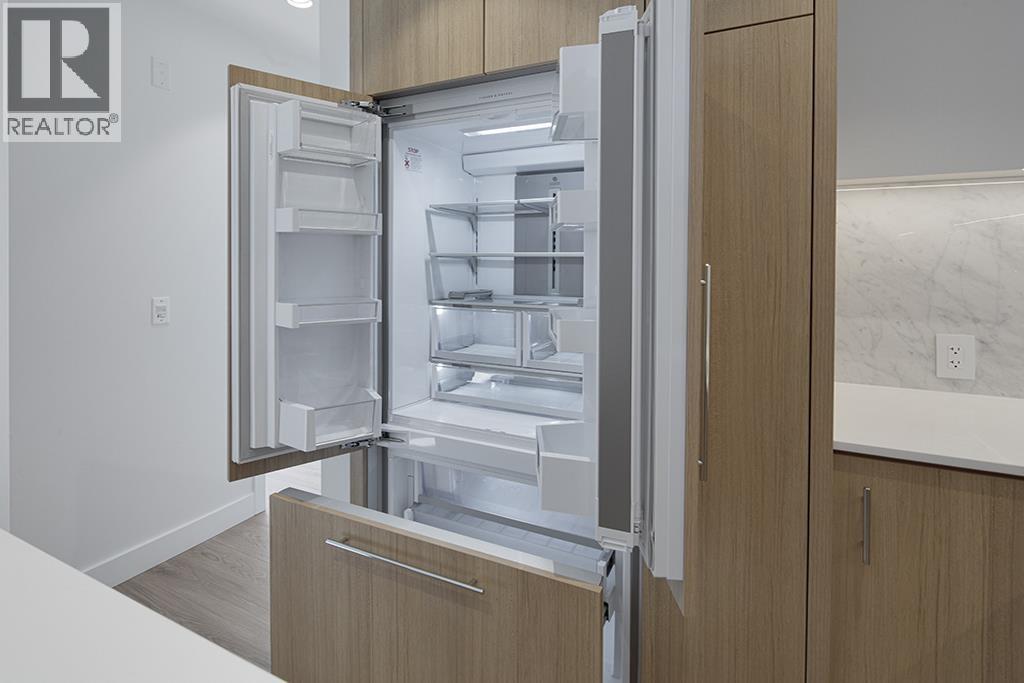 208 6085 IRMIN STREET, Burnaby