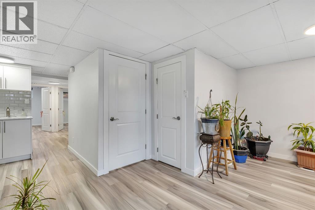 Single Family House Bi-level for Sale in  Bermuda Road NW Beddington Heights Calgary 