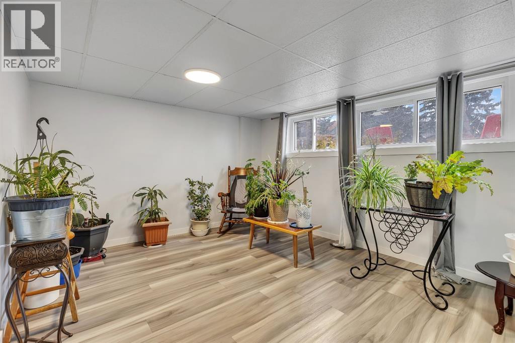 Single Family House Bi-level for Sale in  Bermuda Road NW Beddington Heights Calgary 