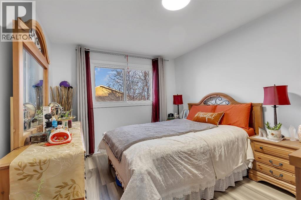 Single Family House Bi-level for Sale in  Bermuda Road NW Beddington Heights Calgary 