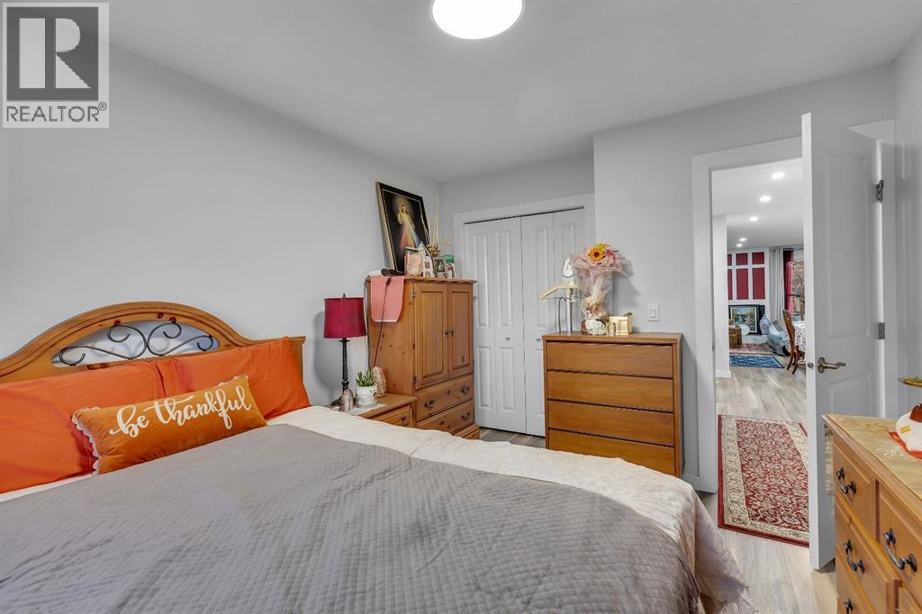 Single Family House Bi-level for Sale in  Bermuda Road NW Beddington Heights Calgary 