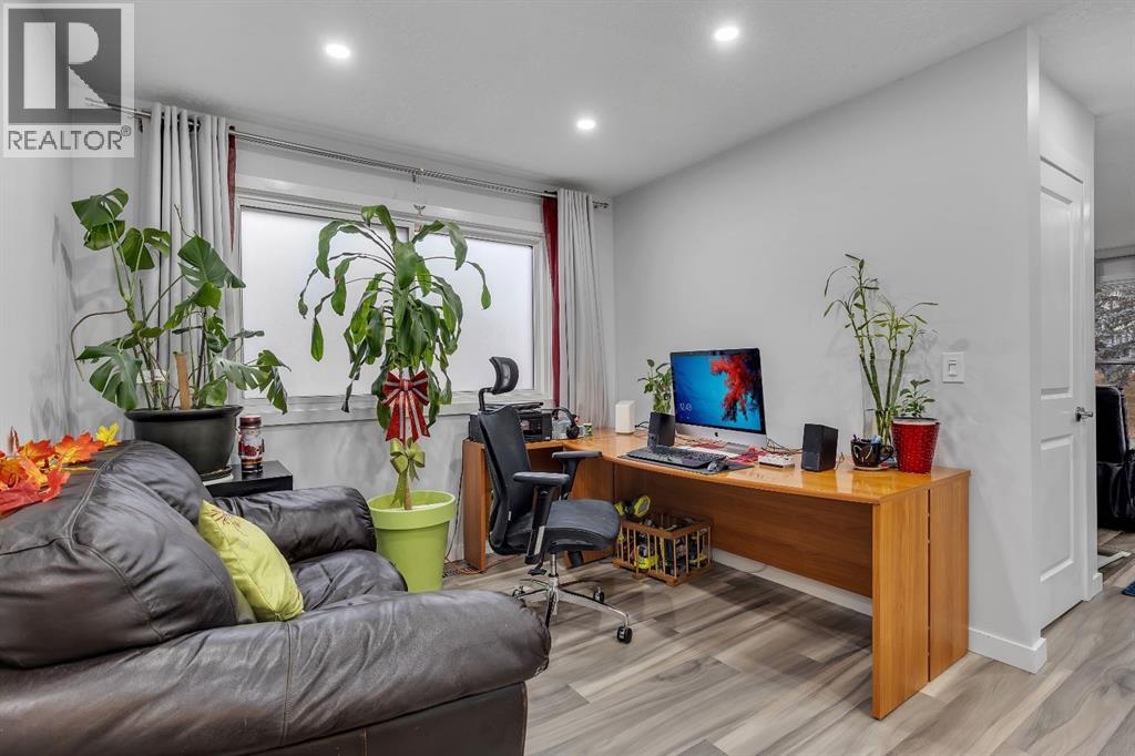 Single Family House Bi-level for Sale in  Bermuda Road NW Beddington Heights Calgary 