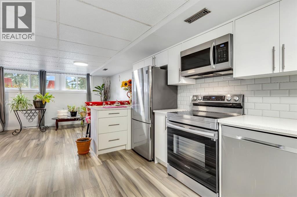 Single Family House Bi-level for Sale in  Bermuda Road NW Beddington Heights Calgary 