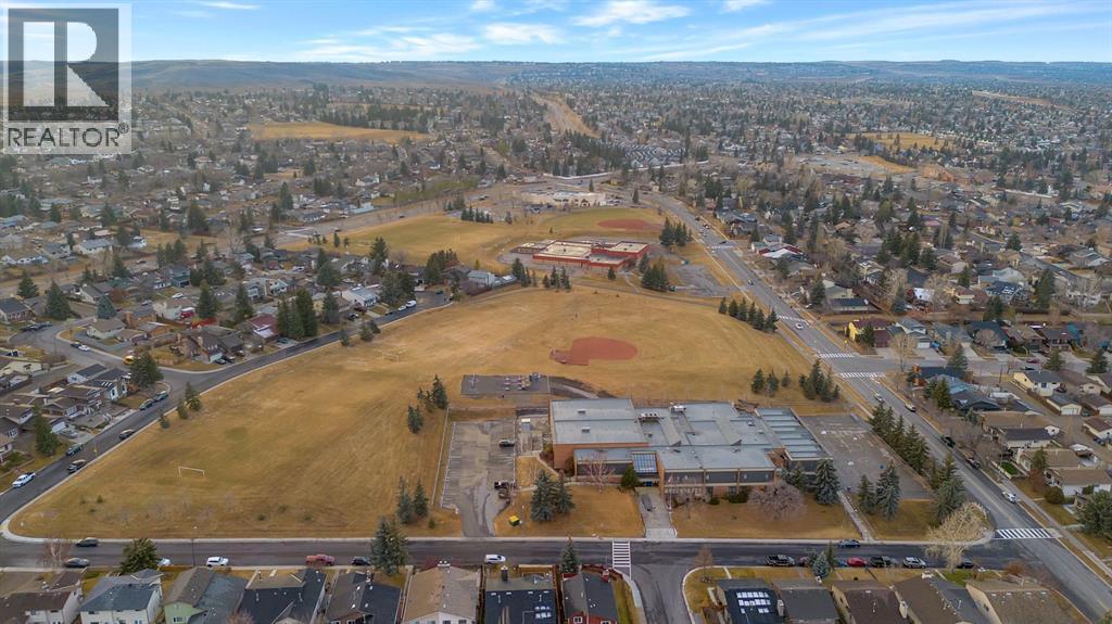 Single Family House Bi-level for Sale in  Bermuda Road NW Beddington Heights Calgary 