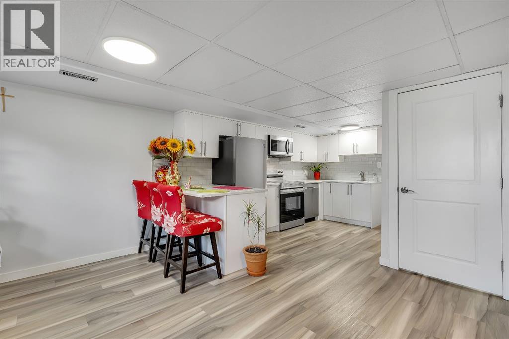 Single Family House Bi-level for Sale in  Bermuda Road NW Beddington Heights Calgary 