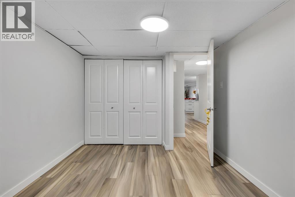 Single Family House Bi-level for Sale in  Bermuda Road NW Beddington Heights Calgary 