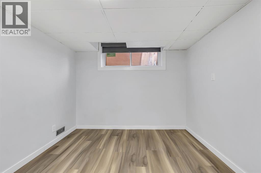 Single Family House Bi-level for Sale in  Bermuda Road NW Beddington Heights Calgary 