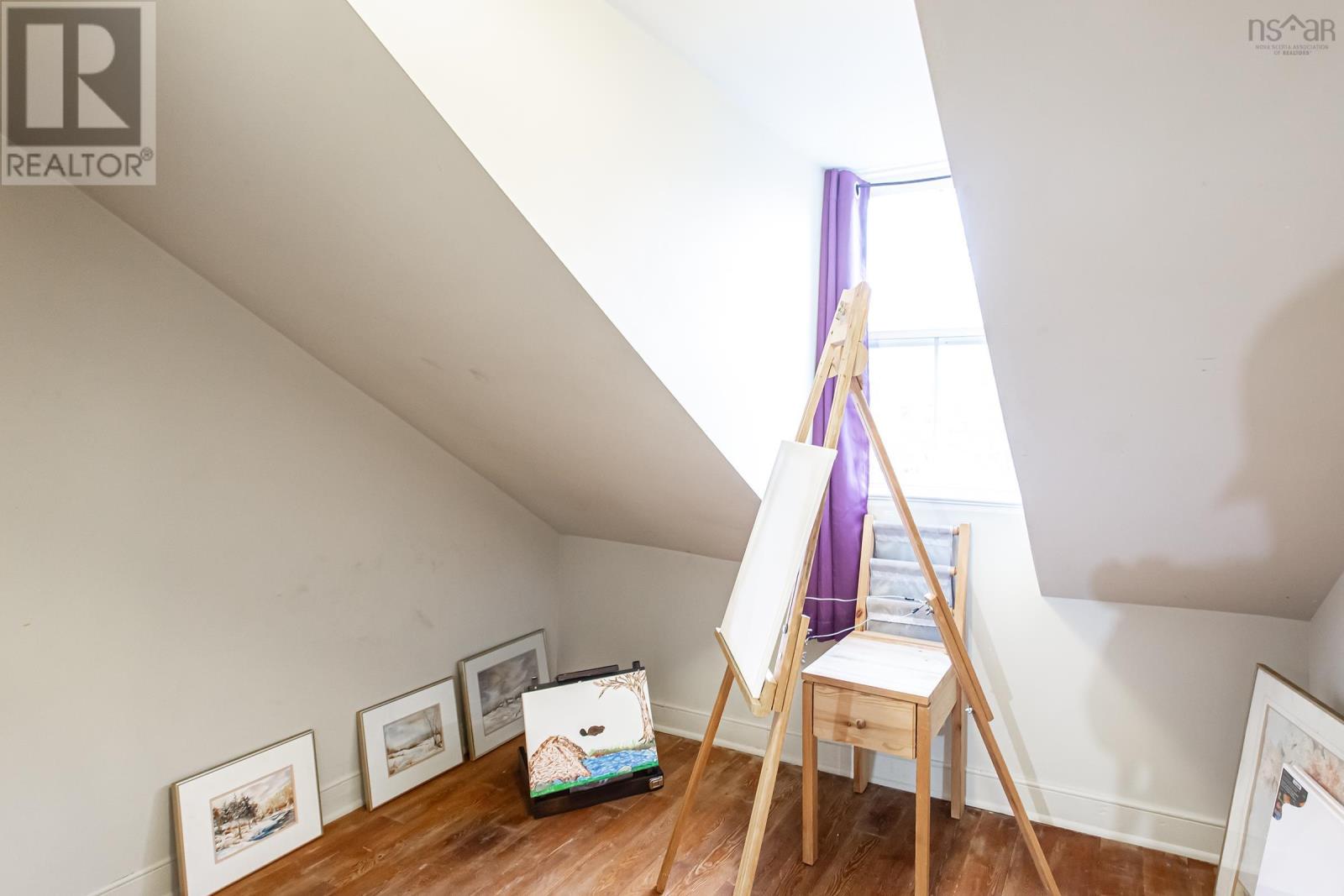 Property 28 of 30 of 9717 Highway 10