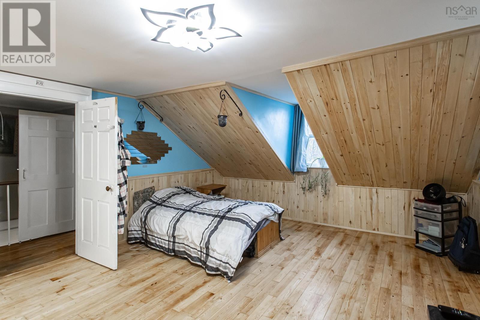 Property 27 of 30 of 9717 Highway 10