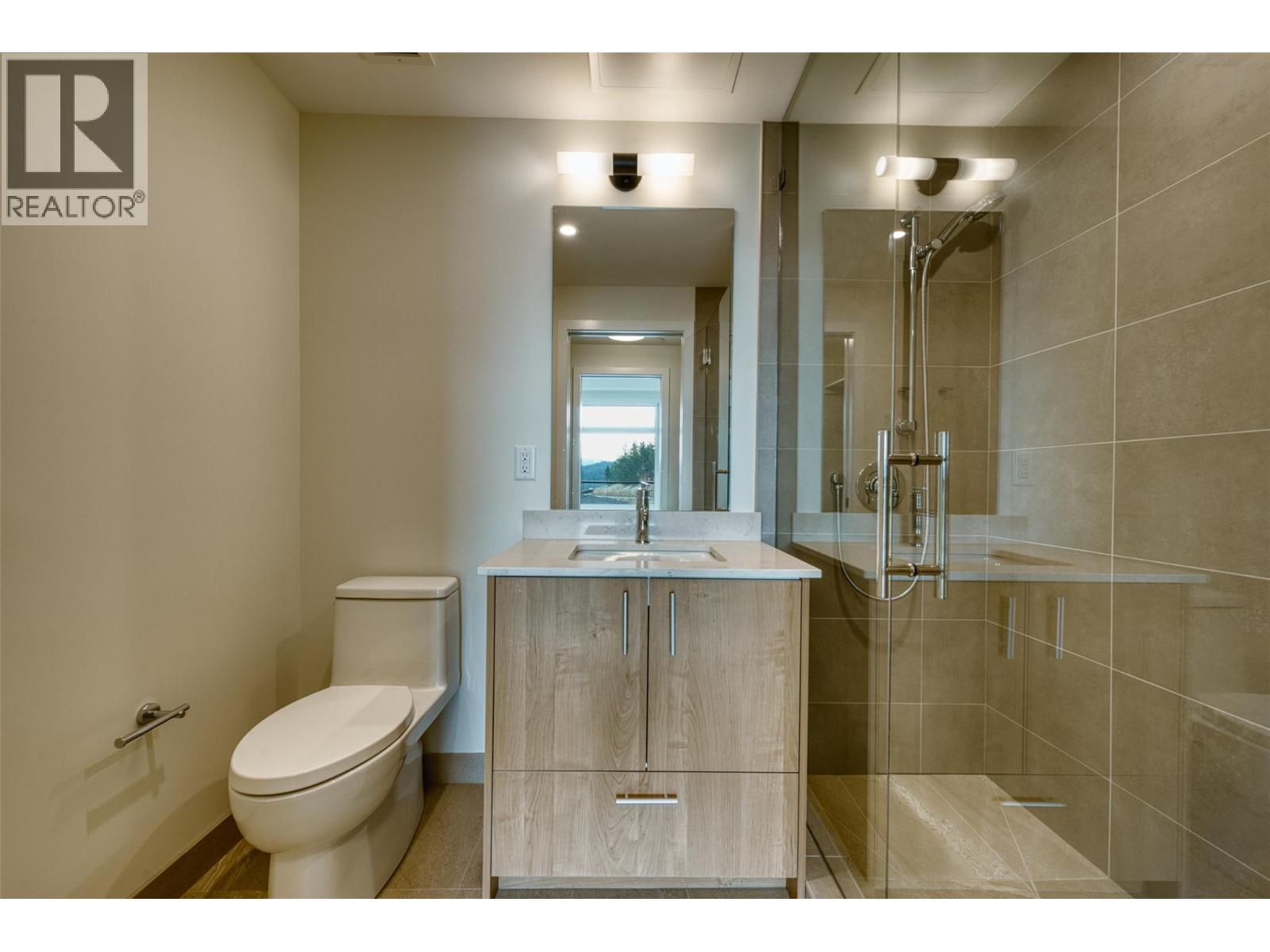 205 9652 Benchland Drive, Lake Country