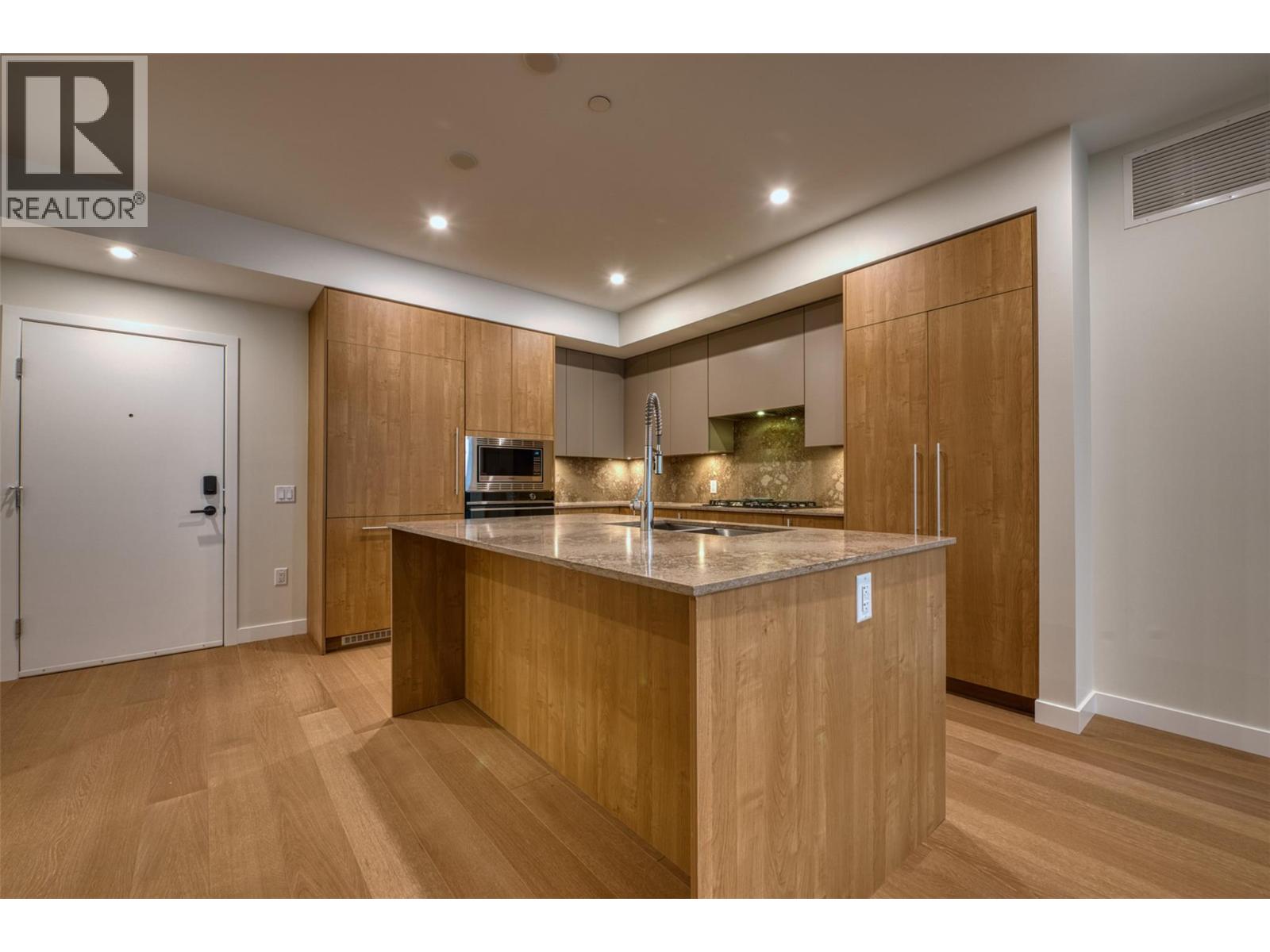 201 9654 Benchland Drive, Lake Country