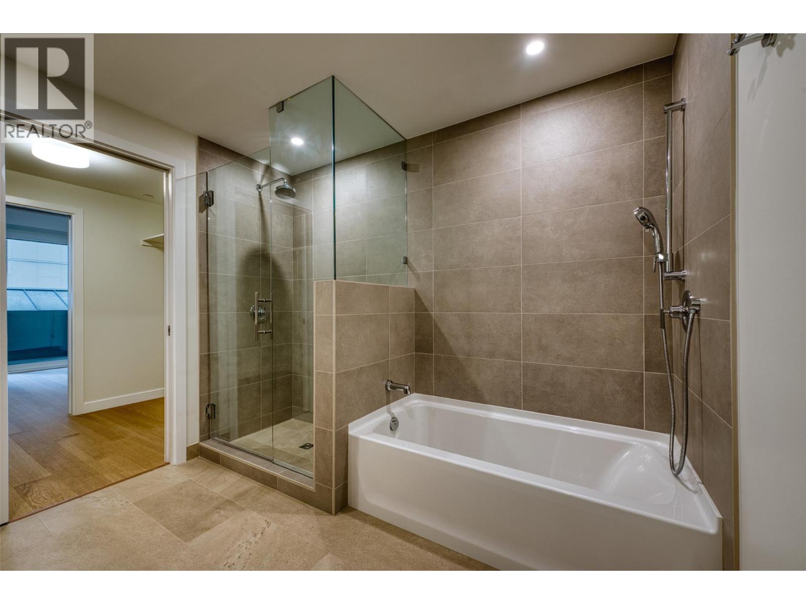 201 9654 Benchland Drive, Lake Country