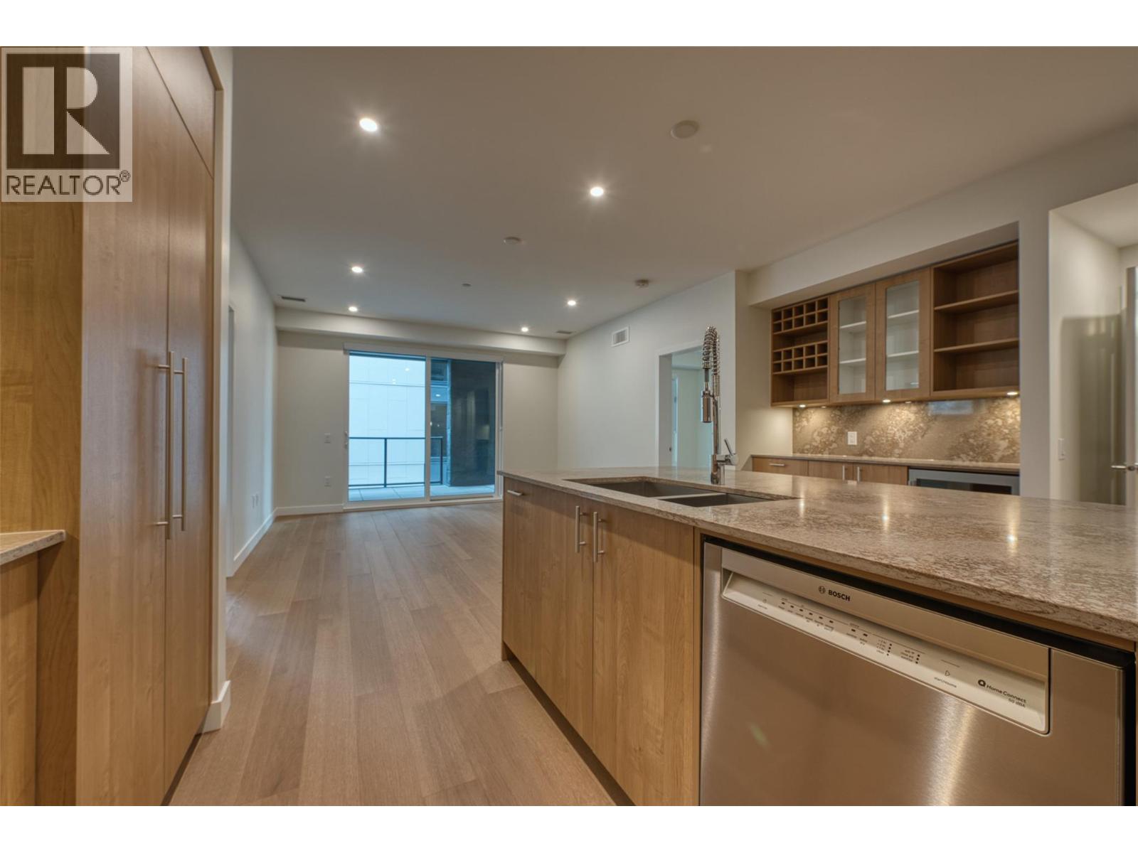 201 9654 Benchland Drive, Lake Country