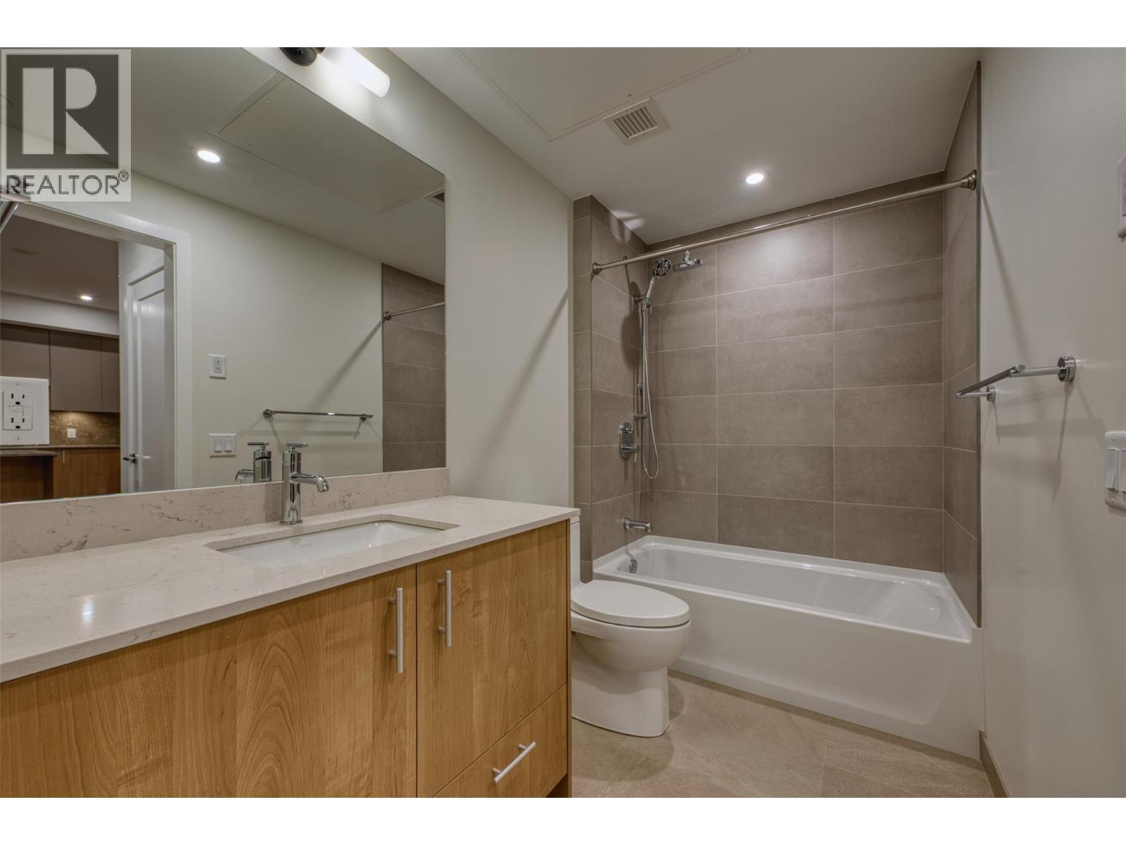 201 9654 Benchland Drive, Lake Country