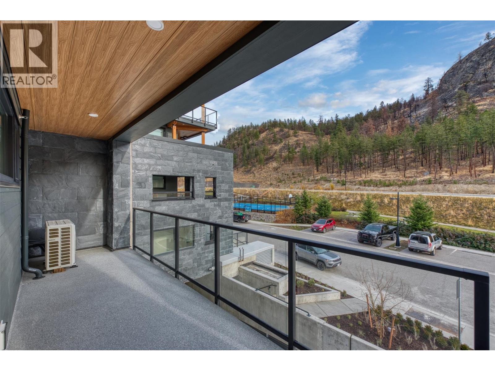 205 9652 Benchland Drive, Lake Country