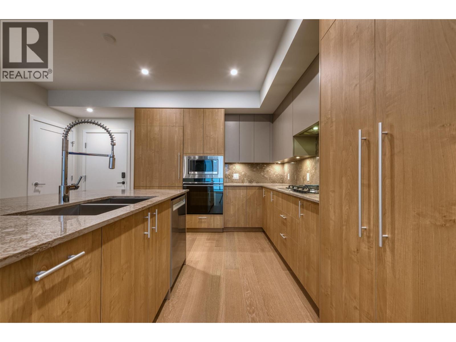 201 9654 Benchland Drive, Lake Country