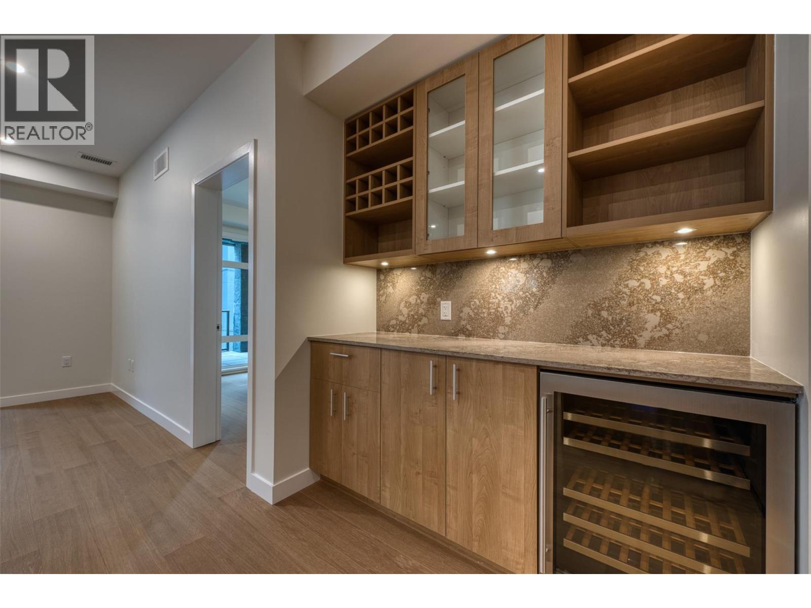 201 9654 Benchland Drive, Lake Country