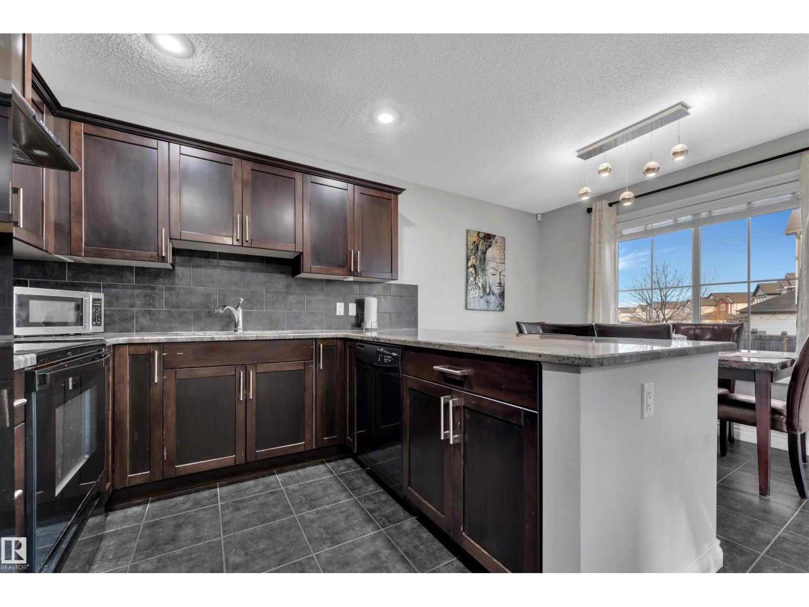 5508 14 AV SW, Edmonton