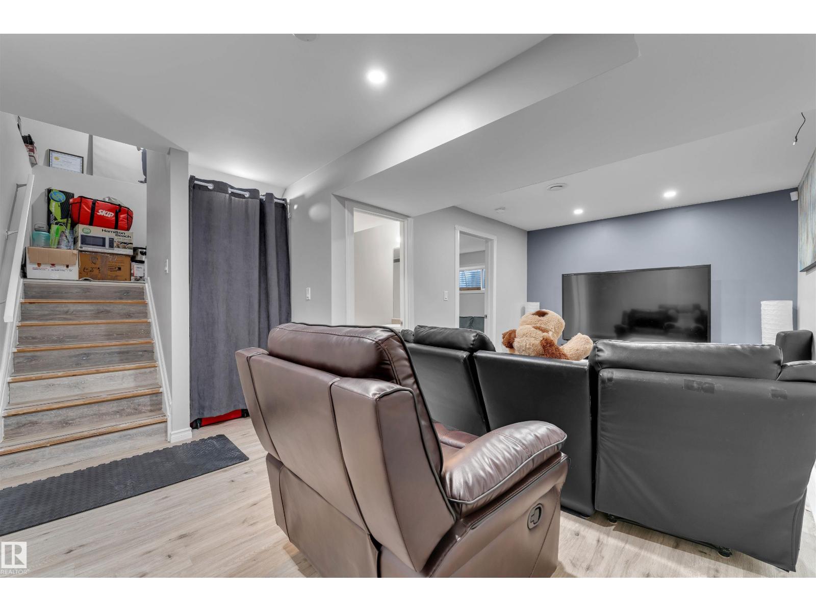 5508 14 AV SW, Edmonton