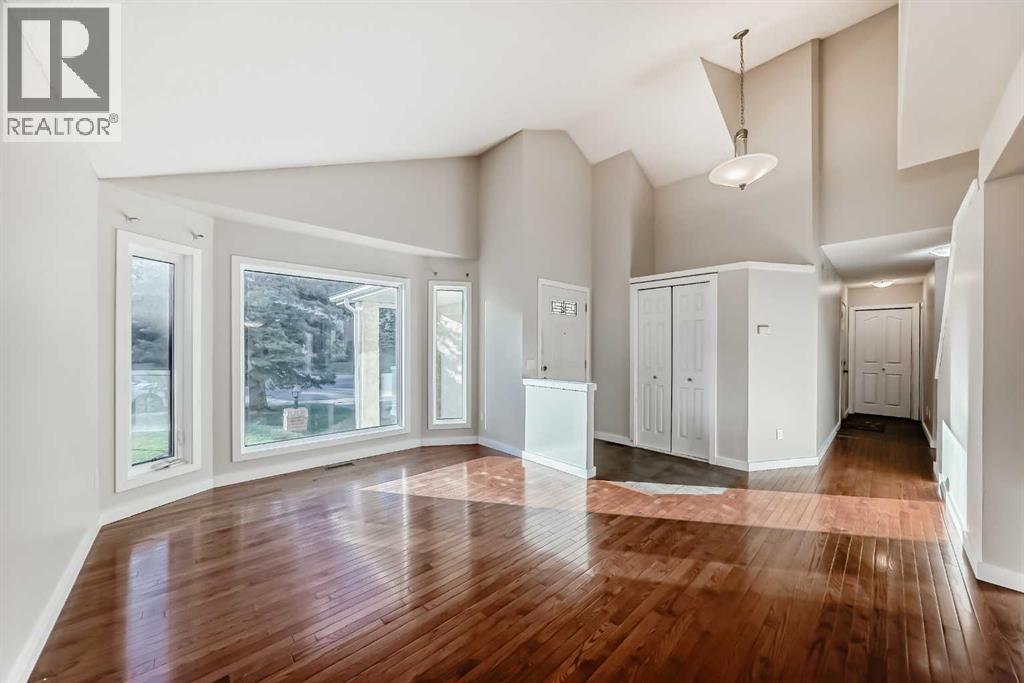 Single Family House for Sale in  Signal Hill Drive SW Signal Hill Calgary 