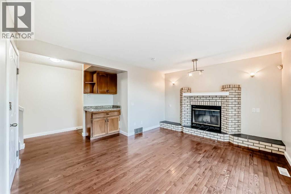 Single Family House for Sale in  Signal Hill Drive SW Signal Hill Calgary 