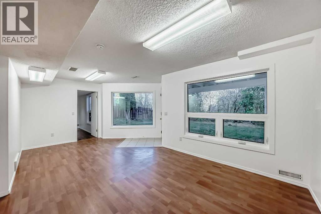 Single Family House for Sale in  Signal Hill Drive SW Signal Hill Calgary 